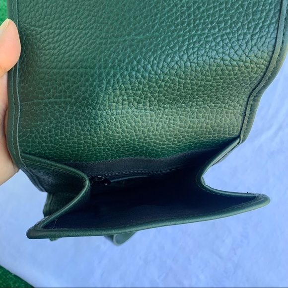 Vintage Guess green pebble leather crossbody bag. - Picture 3 of 8